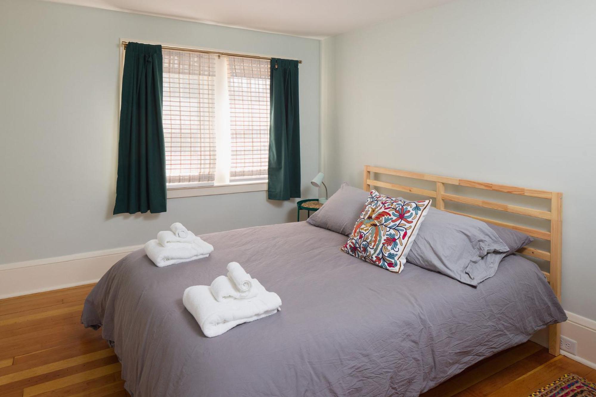 Queen City Bungalow & Cottages Burlington Exterior foto