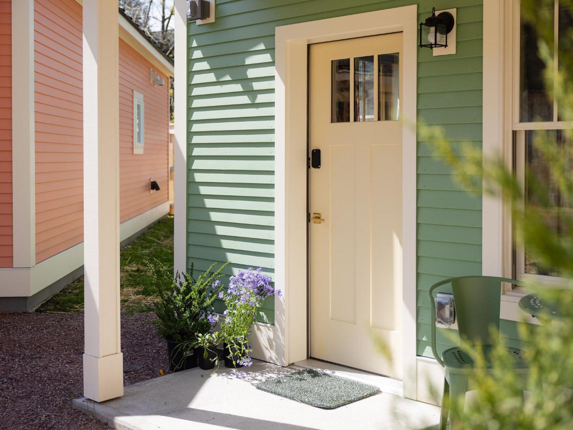 Queen City Bungalow & Cottages Burlington Exterior foto