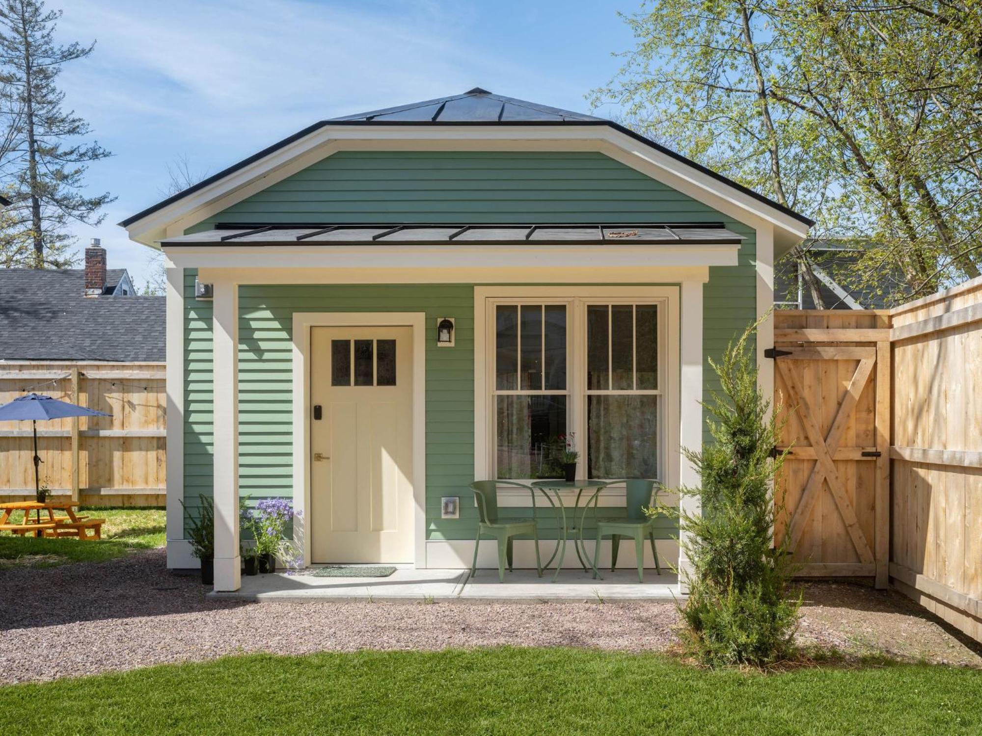 Queen City Bungalow & Cottages Burlington Exterior foto